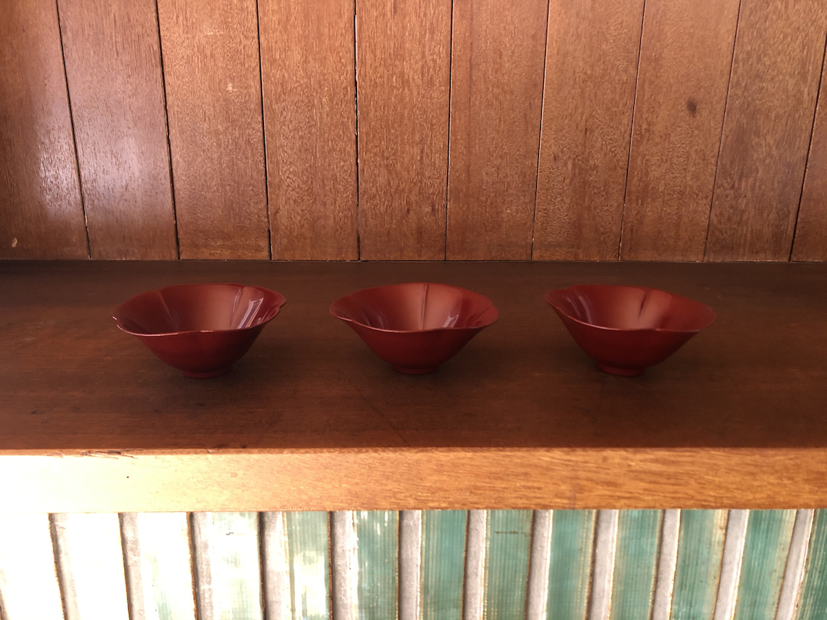 鎌田克慈さんの輪花豆鉢 赤が入荷しました。