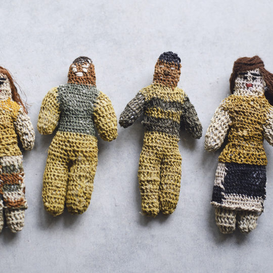 <a href="https://catalog.natsutsubaki.com/tag/colibri/" target="_blank" rel="noopener">植物の繊維を草木染めし、編まれれたニバチェイ人形です。</a>