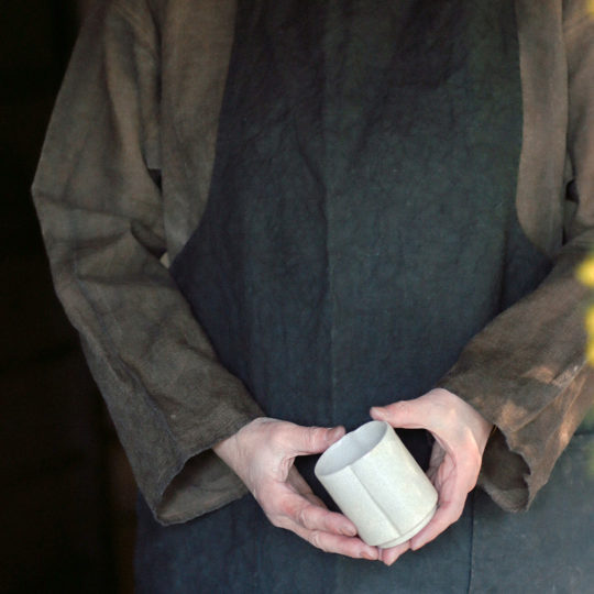 <a href="https://catalog.natsutsubaki.com/2026/02/cross_apron/" target="_blank" rel="noopener">ユニセックスでお使い頂けるクロスエプロンです。</a>