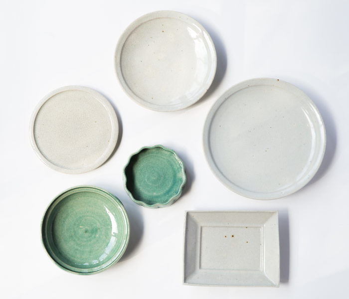 林 拓児さんの貫入ケーキ皿・リム平皿・角銘々皿、緑釉浅鉢・菊小皿です。
