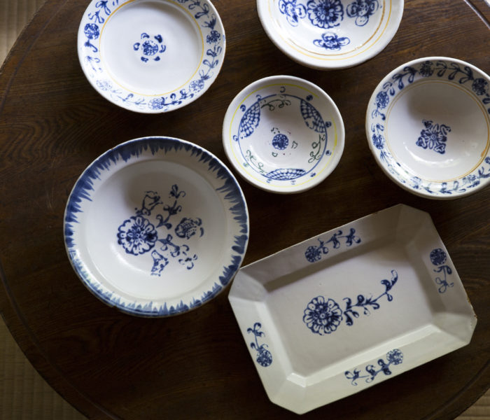 伊藤 聡信さん作品をご紹介します。白釉印判のお皿と鉢です。<br><br>※完売致しました