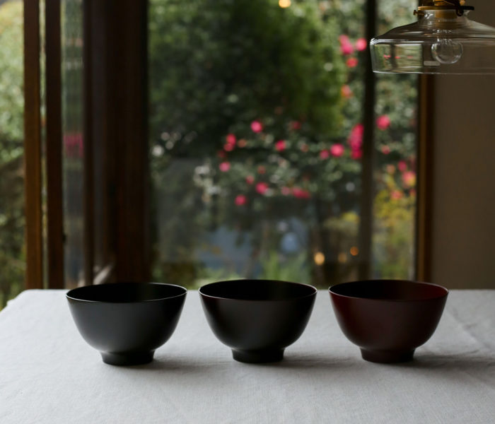 <a href="https://catalog.natsutsubaki.com/category/lacquer/kamata/" target="_blank" rel="noopener">鎌田克慈さんの小どんぶりです。</a>