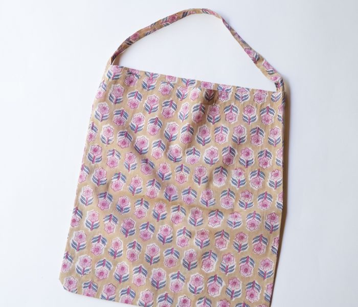 muni*のBlock Print One handle bagです。ワンハンドルでつくられた軽いバッグです。