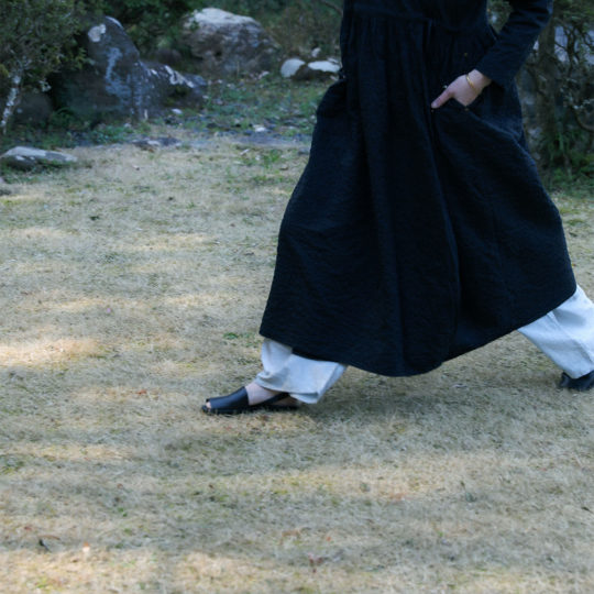 <a href="https://catalog.natsutsubaki.com/category/clothes/muni_c/" target="_blank" rel="noopener">muni*のOdhni Dressです。</a>