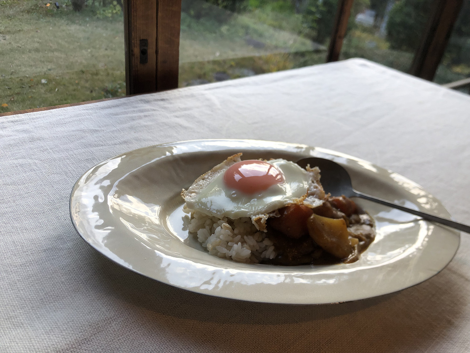 <a href="https://catalog.natsutsubaki.com/category/metal/nijiiro/" target="_blank" rel="noopener">nijiiroさんのカレー皿です。</a>