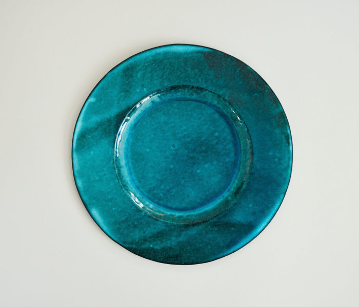 <a href="https://catalog.natsutsubaki.com/category/metal/nijiiro/" target="_blank" rel="noopener">nijiiroさんのリム皿 緑です。</a>