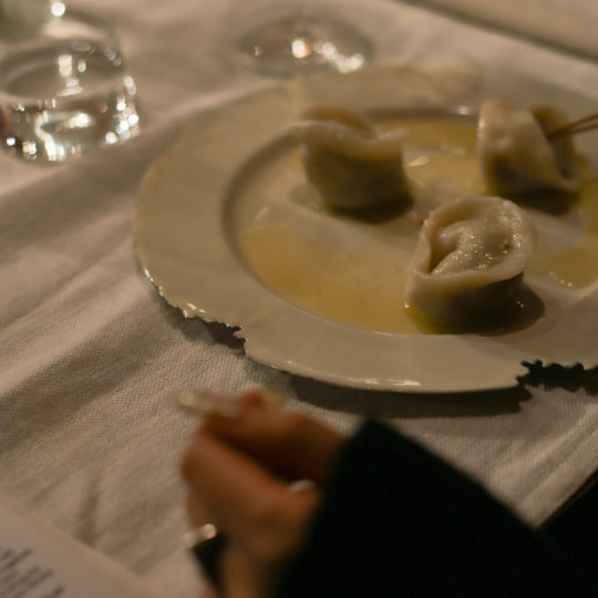 <a href="https://catalog.natsutsubaki.com/category/metal/nijiiro/" target="_blank" rel="noopener">nijiiroさんのリム皿 白です。</a>