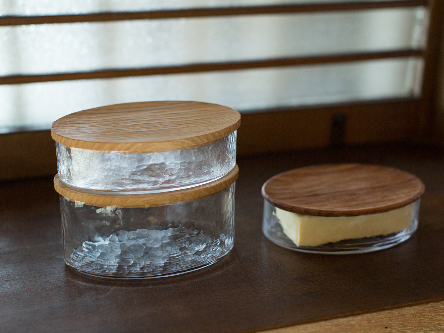 加藤良行さんのオーバルボックスです。バターや少量のおかずを保管するのに便利です。