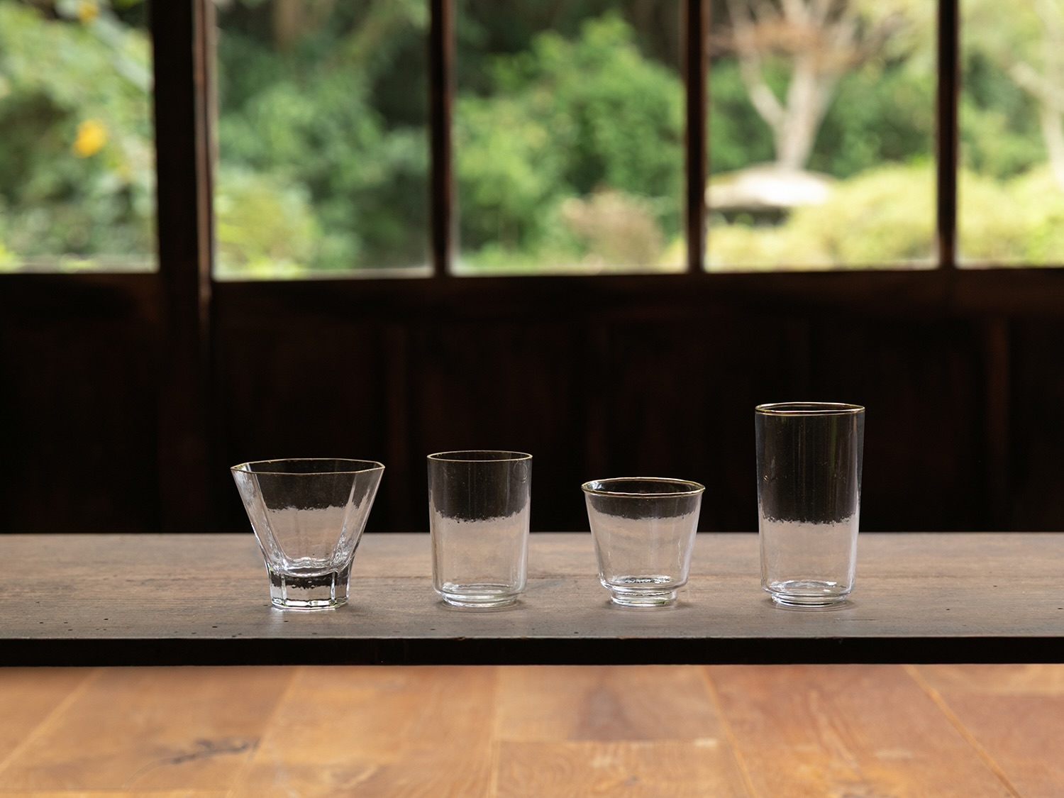 <a href="https://catalog.natsutsubaki.com/category/glass/taniguchi/" target="_blank" rel="noopener">谷口 嘉さんの金縁九角盃・筒盃・酒杯です。</a>