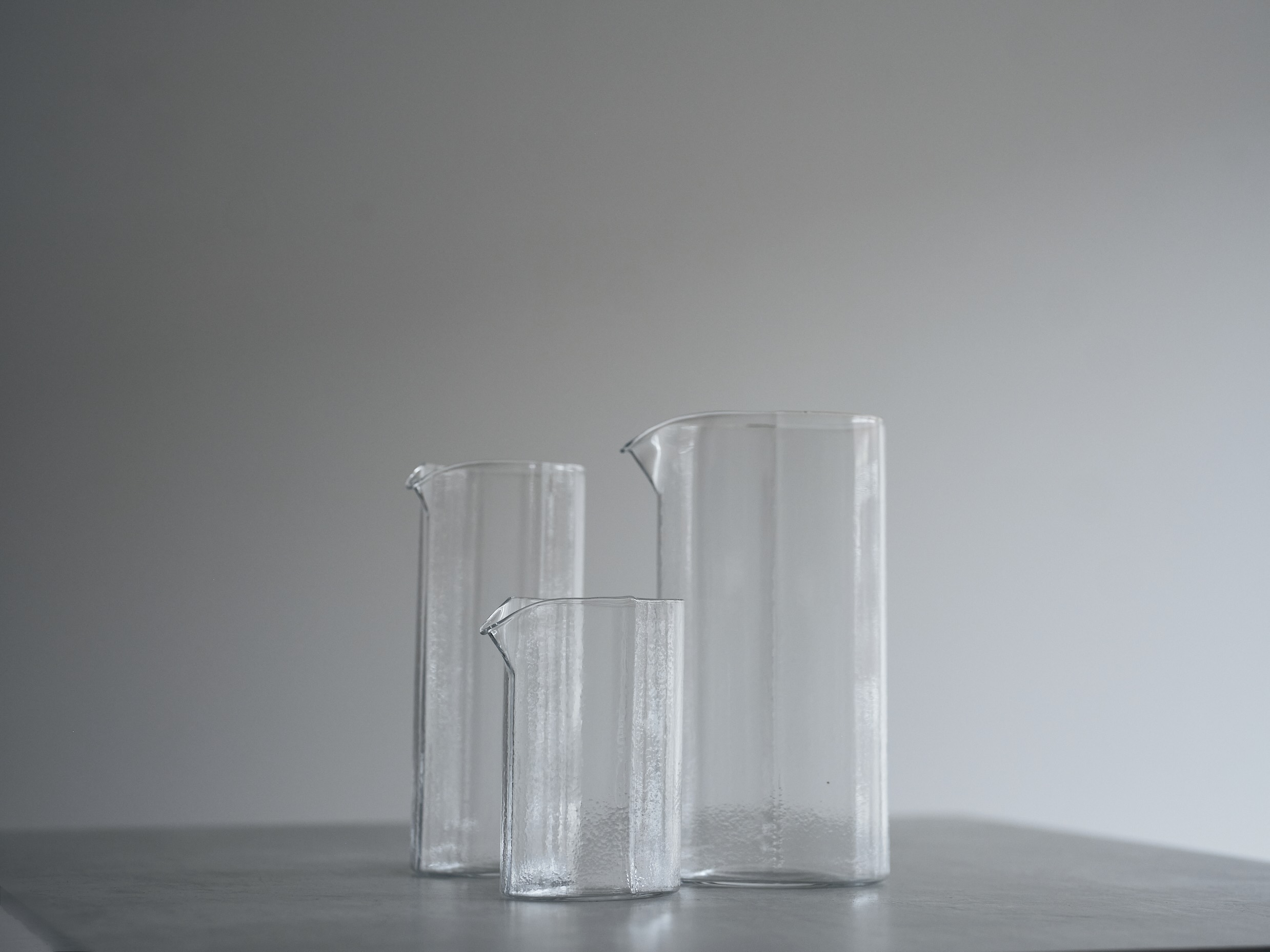 <a href="https://catalog.natsutsubaki.com/category/glass/taniguchi/" target="_blank" rel="noopener">谷口 嘉さんの楕円水差し・片口です。</a>